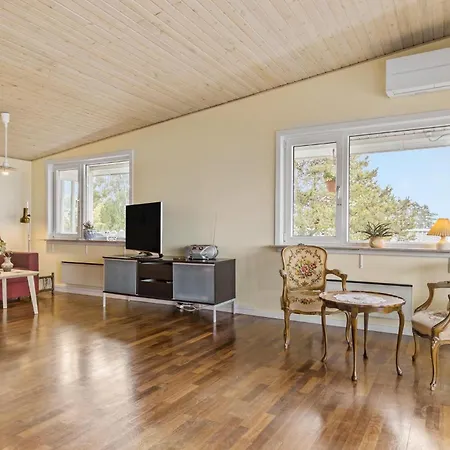 Gorgeous In With Kitchen