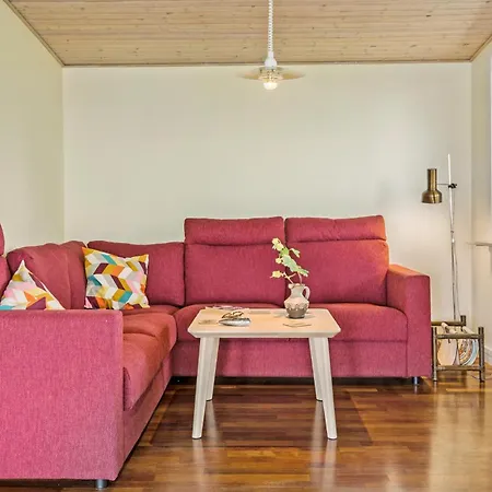 Gorgeous In With Kitchen Holiday home *