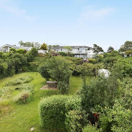 Gorgeous In With Kitchen Holiday home *