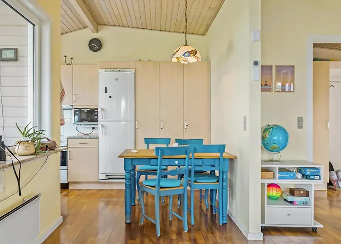 Vakantiehuis Gorgeous In With Kitchen